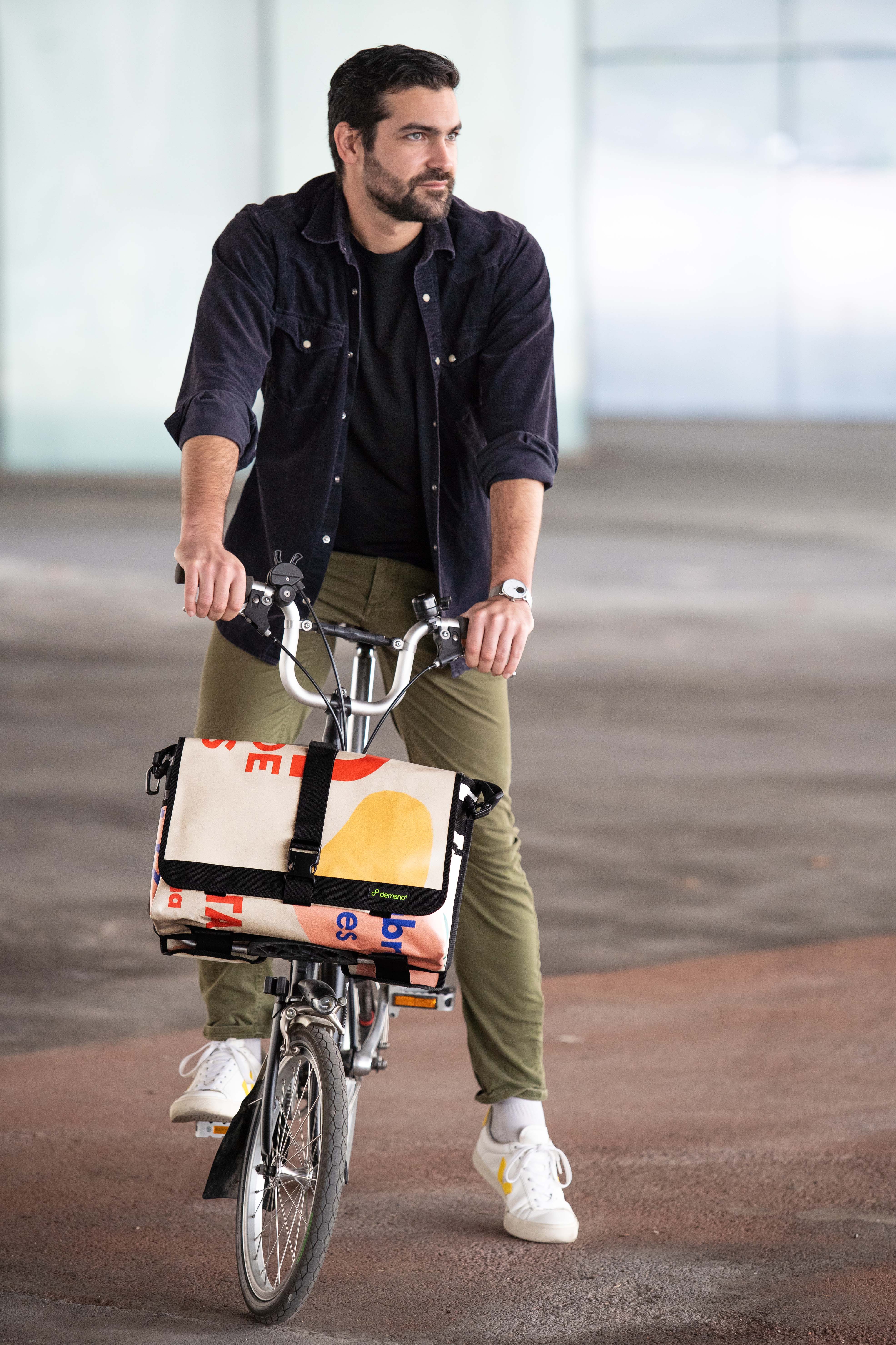 DEMANO BARCELONA FONTANA M BROMPTON用 新品 FONTANA Brompton bag made from recycled flags | Demano